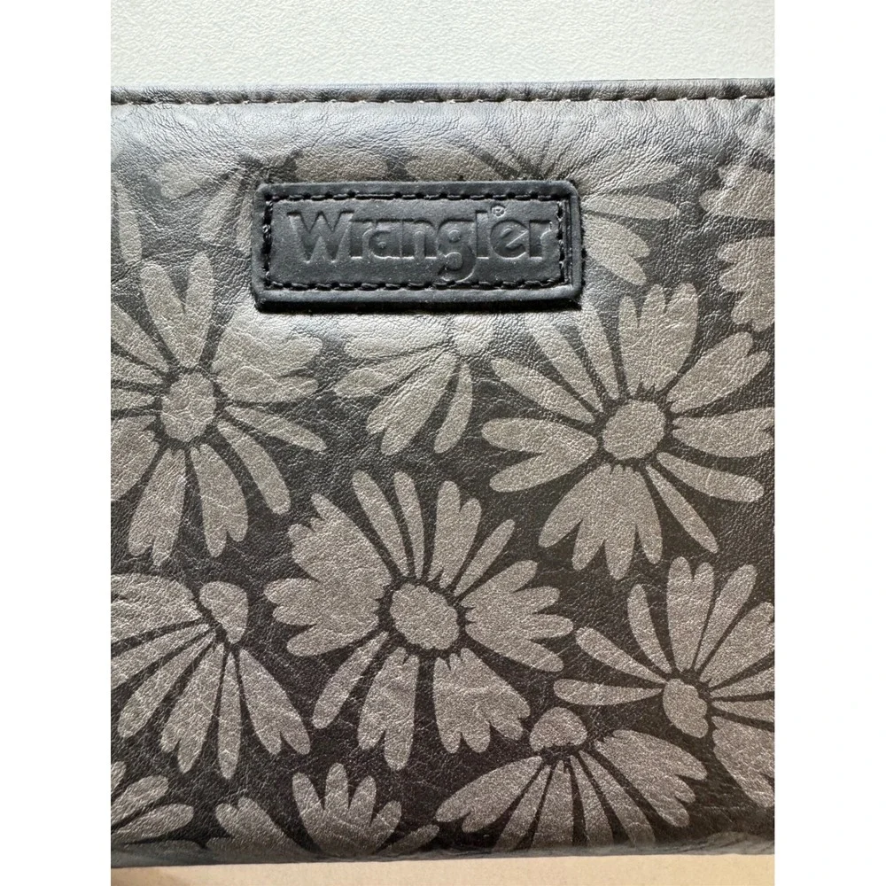 Wrangler Womens Black Daisy Floral Zip Around Wristlet Wallet‎ Many Pockets NEW
